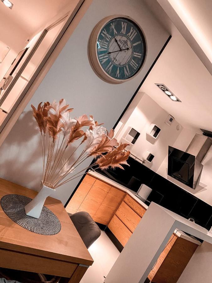 Apartament Solna 80 - Centrum Miasta Z Podziemnym Garazem เคียลเซ ภายนอก รูปภาพ
