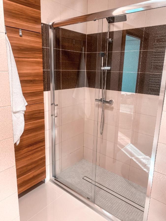 Apartament Solna 80 - Centrum Miasta Z Podziemnym Garazem เคียลเซ ภายนอก รูปภาพ