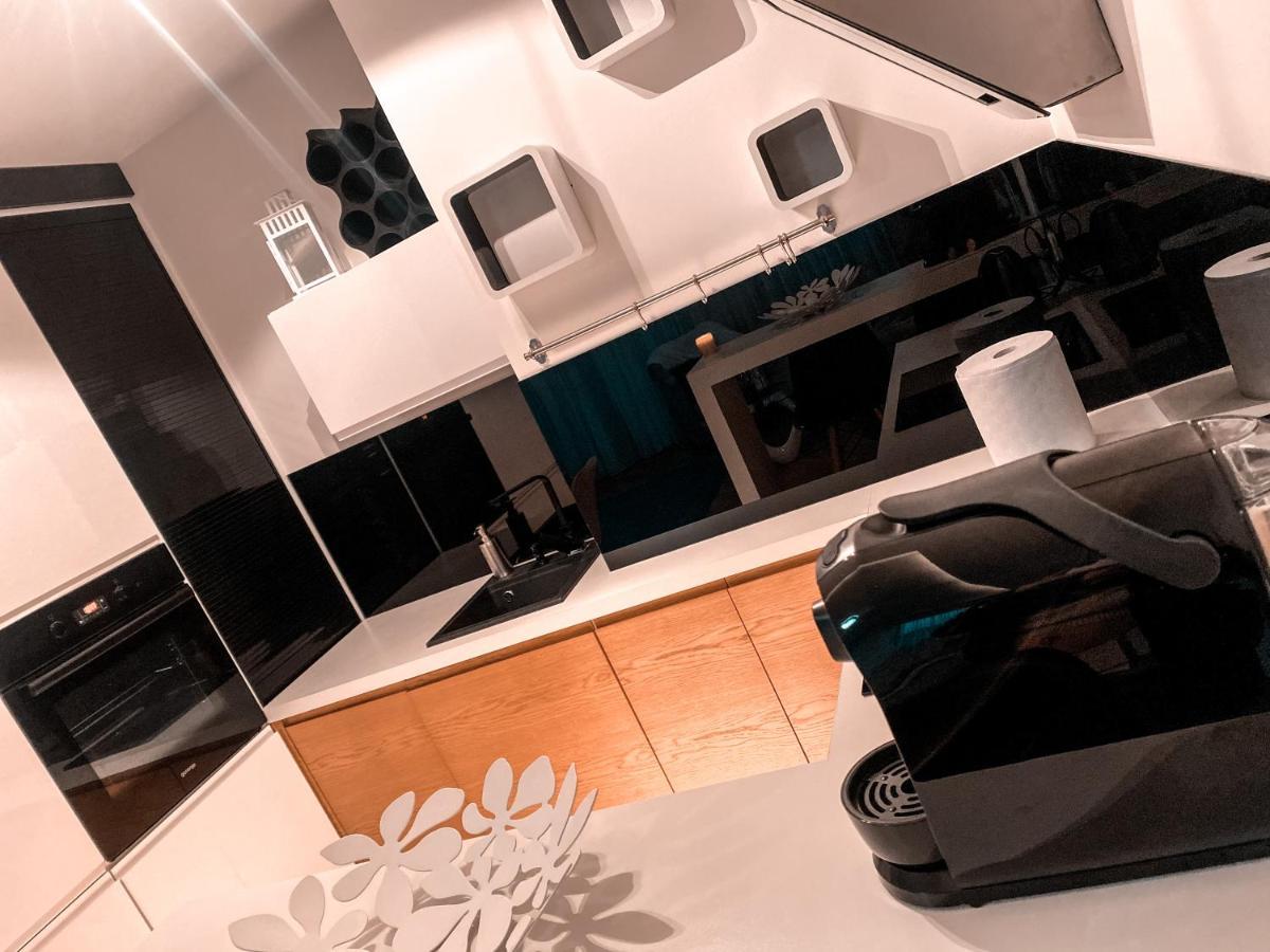 Apartament Solna 80 - Centrum Miasta Z Podziemnym Garazem เคียลเซ ภายนอก รูปภาพ